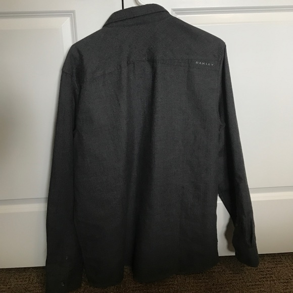Oakley button up shirt - Picture 2 of 2